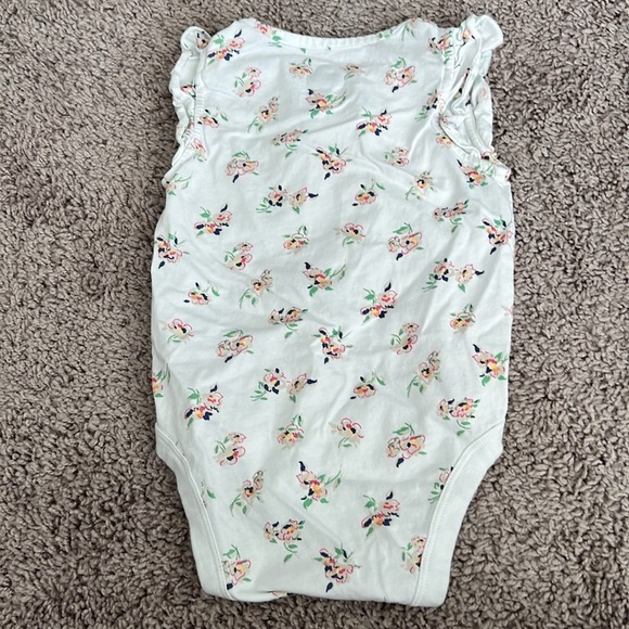 Baby GAP Floral Ruffle Sleeve Onesie - Picture 3 of 5